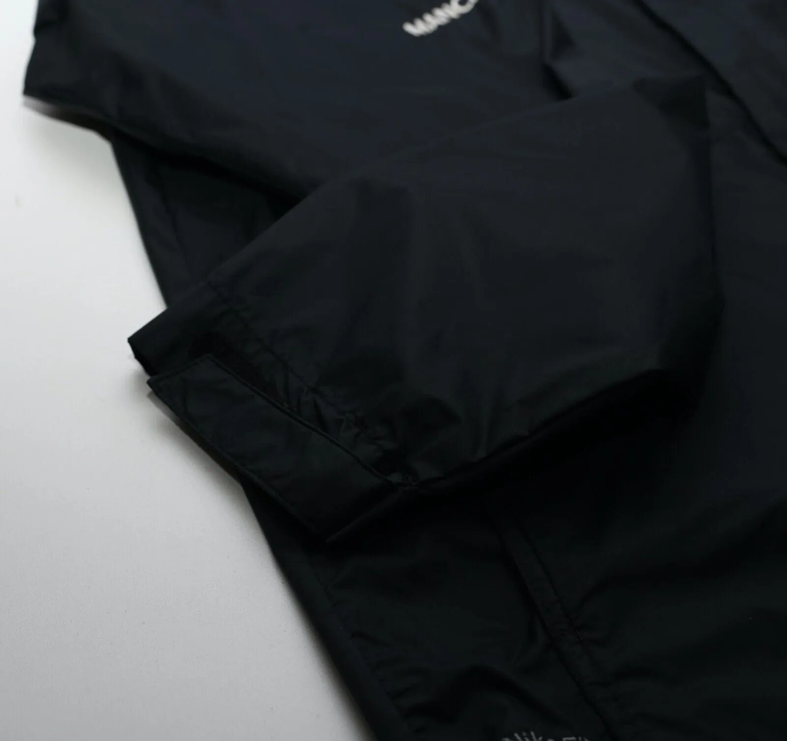 2006/08 Manchester United Vintage Nike Football Hooded Rain Jacket (M)