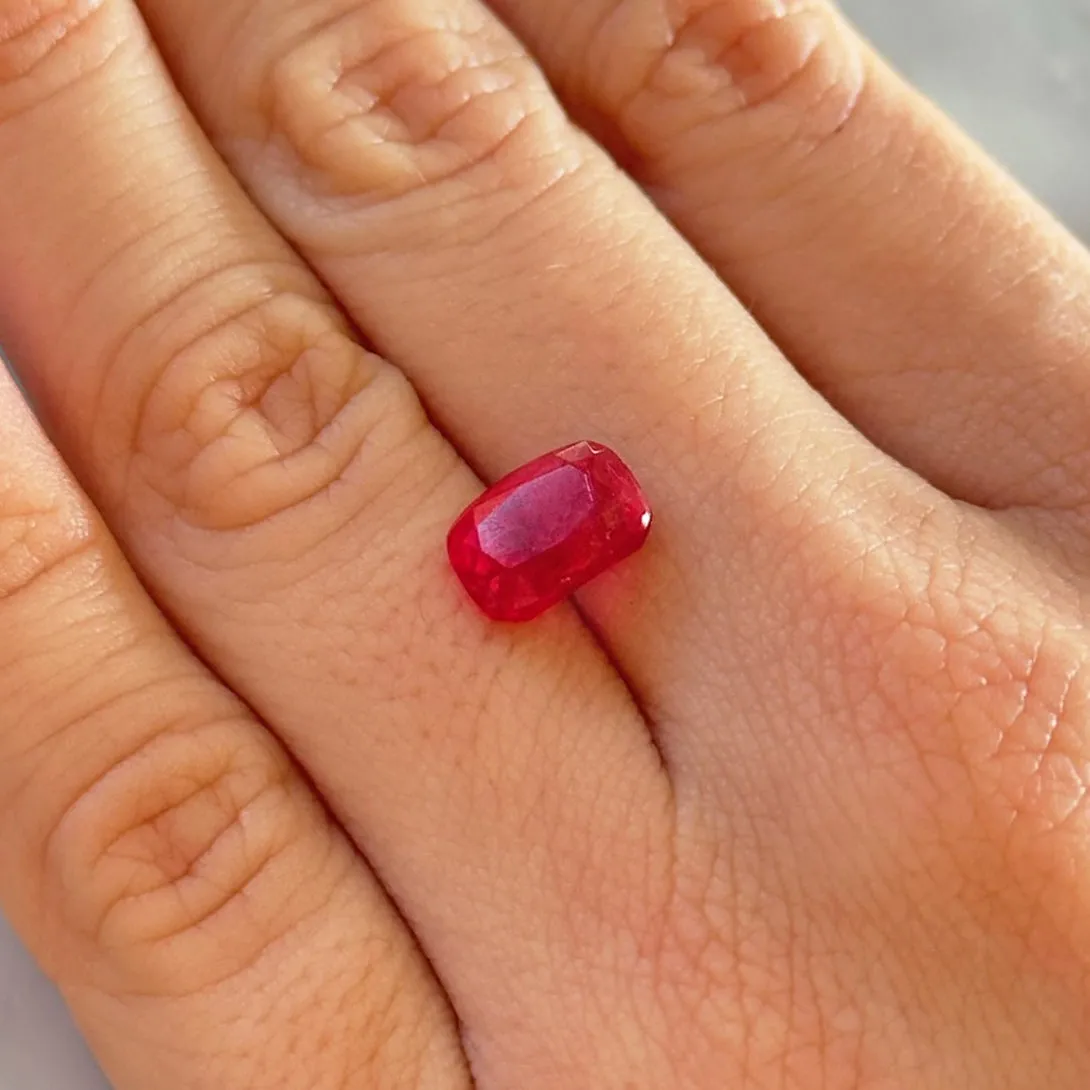 BESPOKE 3.39CT RHODONITE