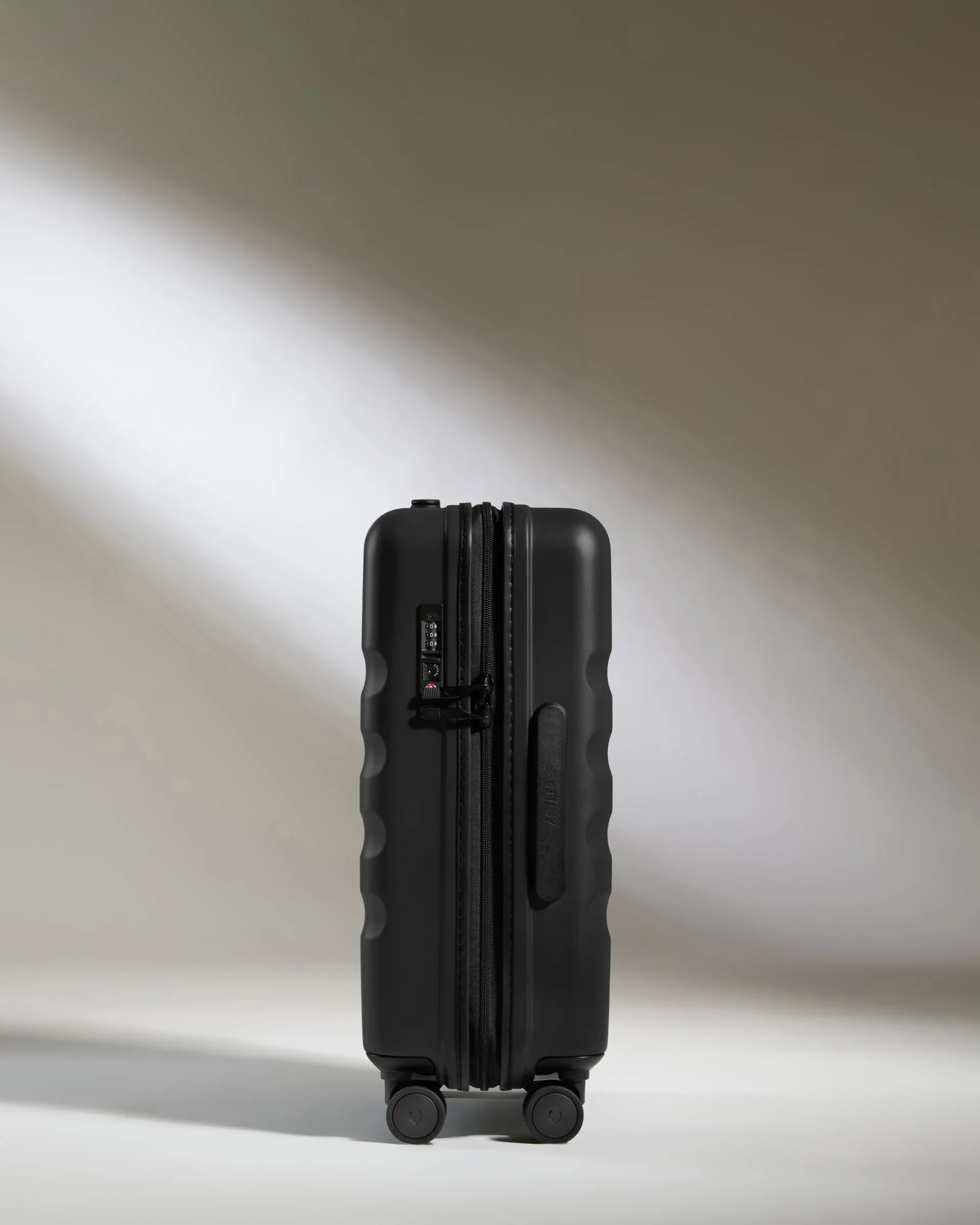 Cabin Suitcase in Black - Icon Stripe