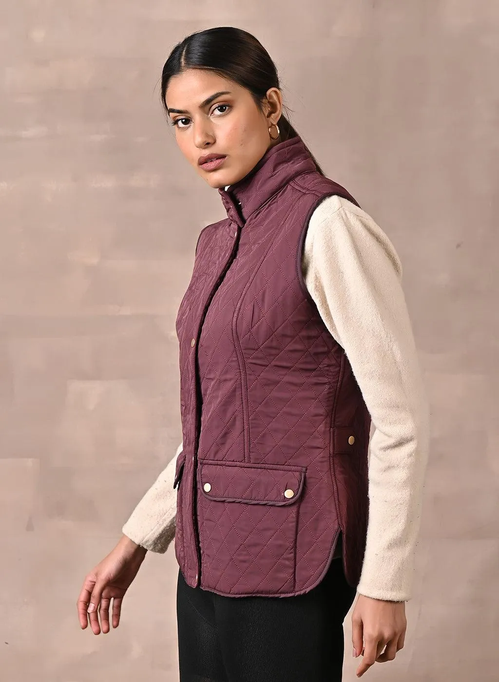 Maroon Solid Sleeveless Quilted Jacket With Rivets Detail & Curved Hem