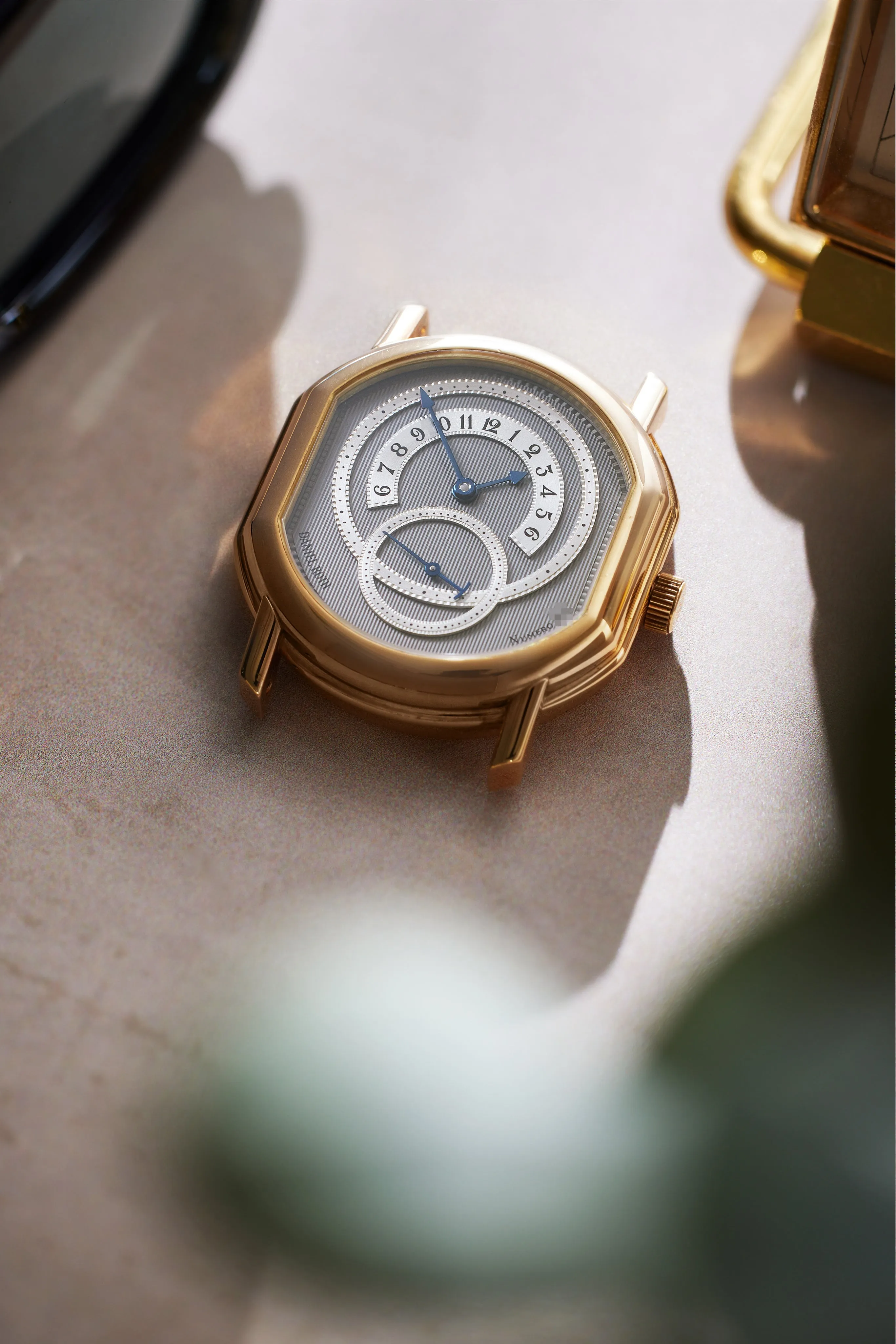 Retrograde | 2127 | Yellow Gold