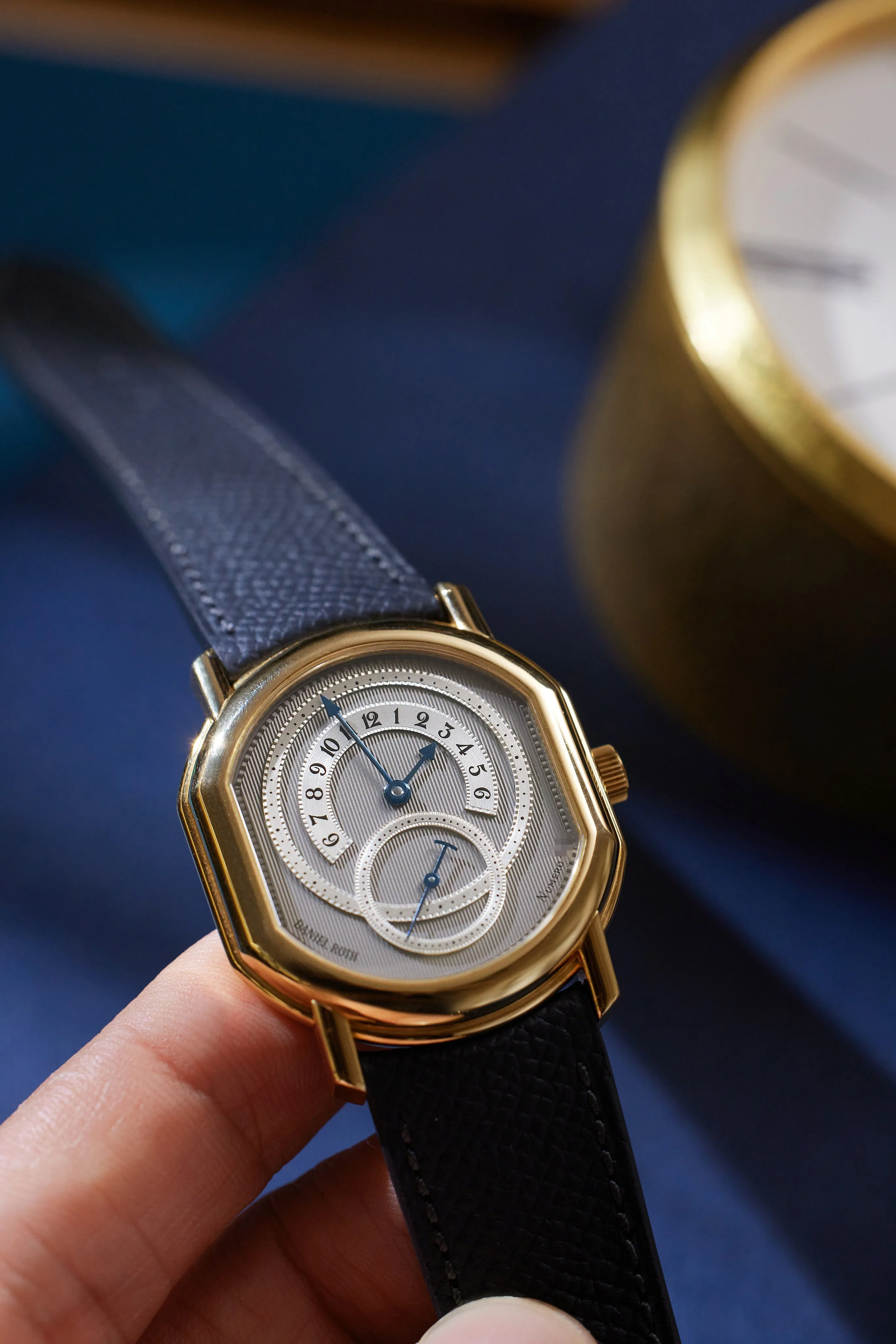Retrograde | 2127 | Yellow Gold